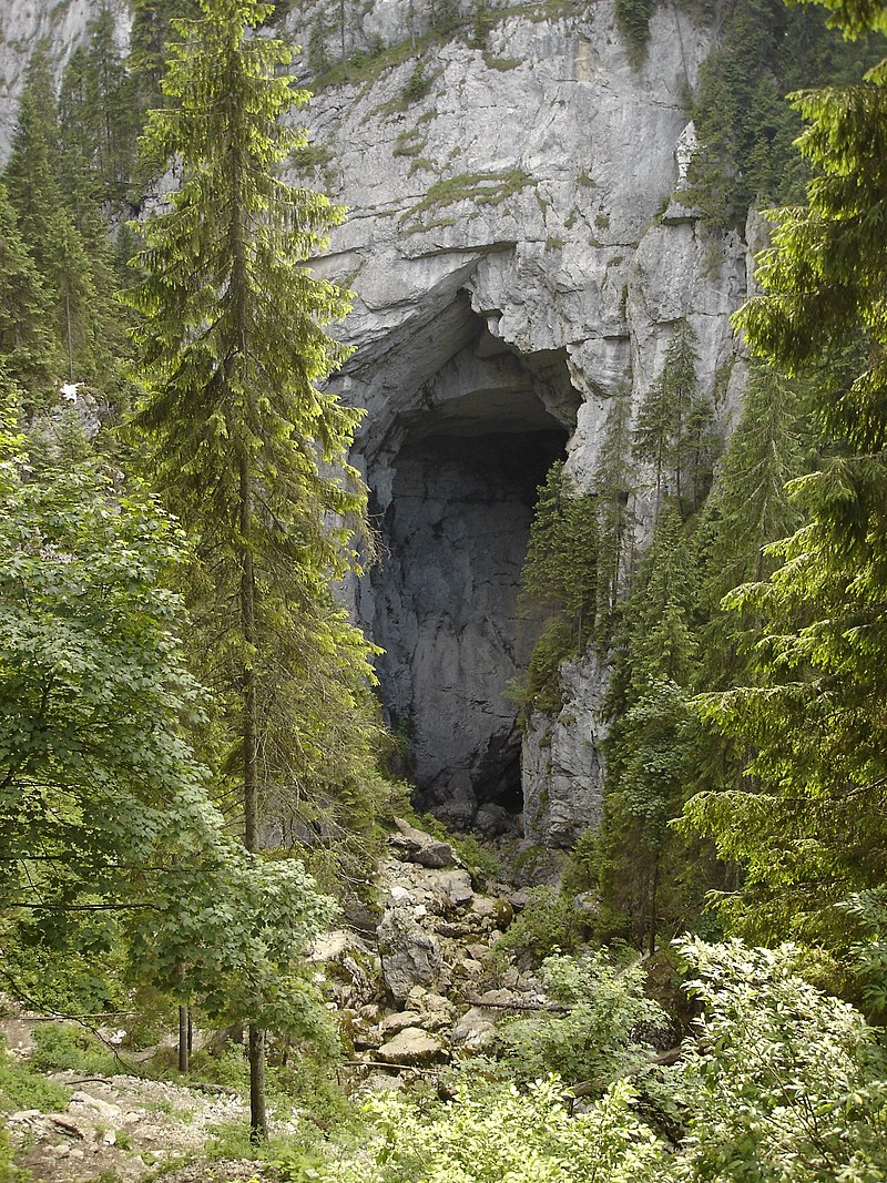 800px-Csodavár_sziklakapu