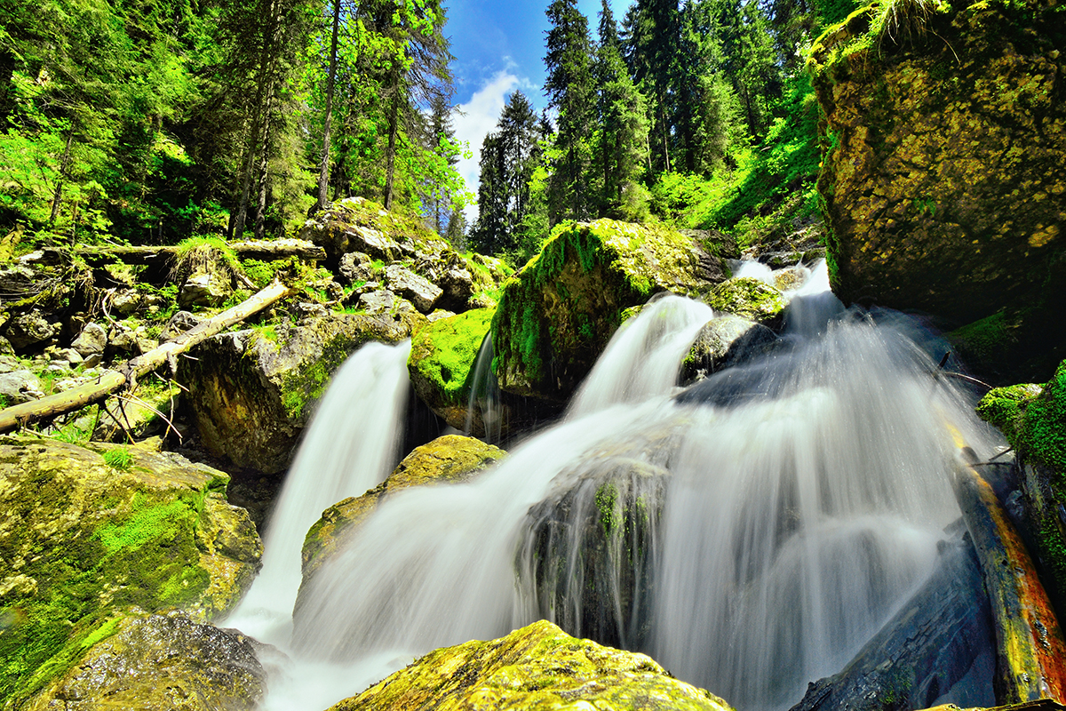 Cetatile-Ponorului-Waterfall
